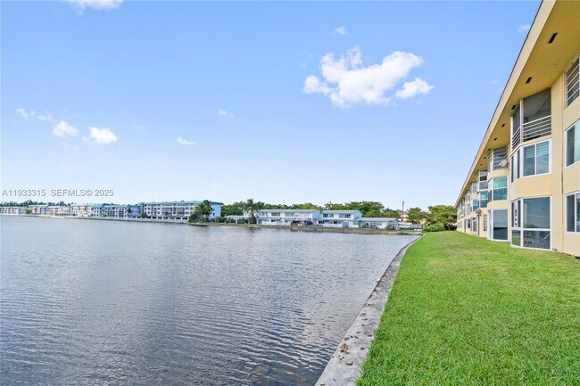 Building Photo - 1300 NE 191st St