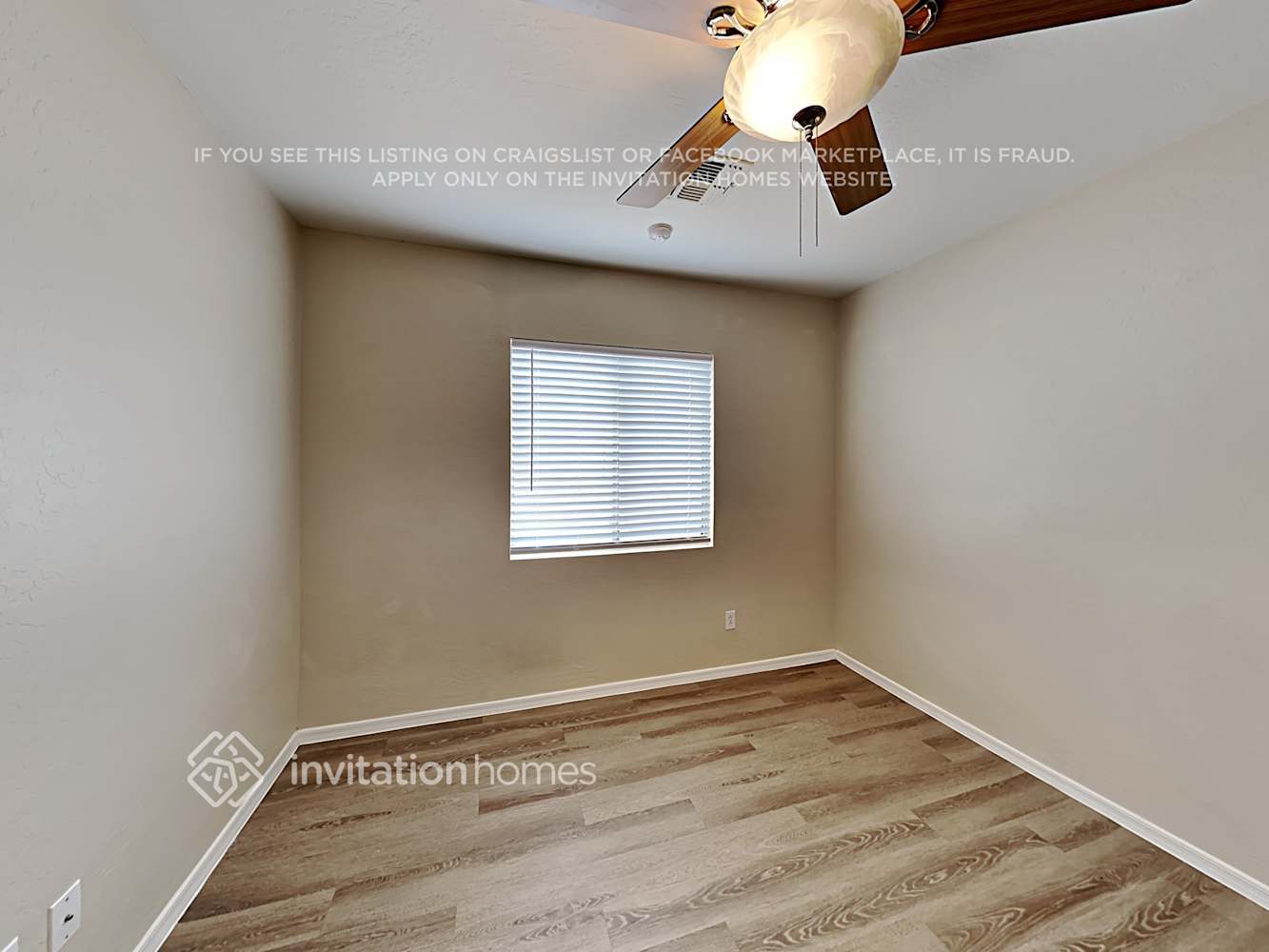 Building Photo - 12425 W Sweetwater Ave