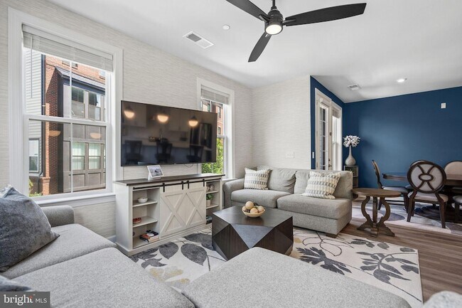 Building Photo - 3925 Fair Ridge Dr