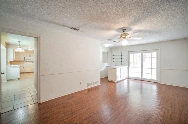 Building Photo - 2507 Radcliffe Dr