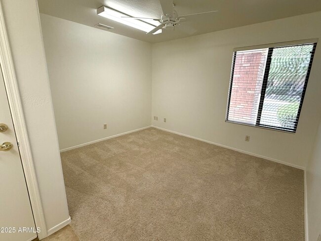 Building Photo - 4208 E Hamblin Dr