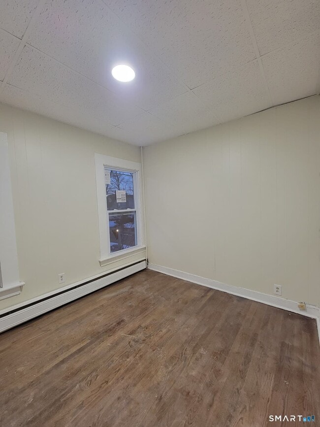 Building Photo - 260 Summit St