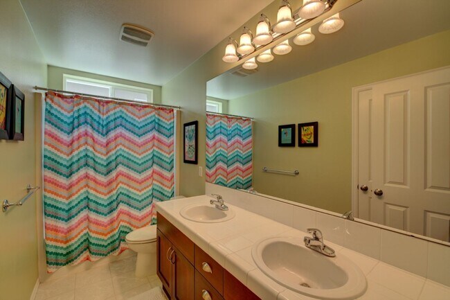 Building Photo - 4Bd/2.5Ba Issaquah House