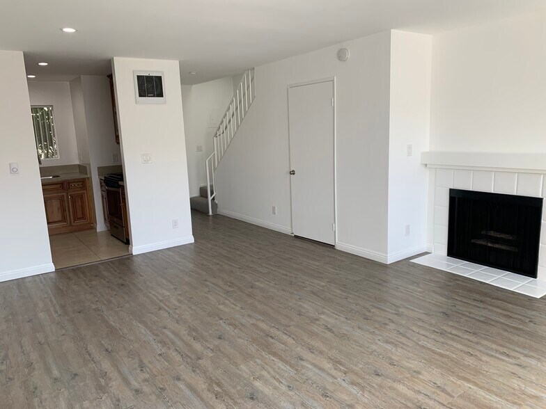 Building Photo - 4424 S Centinela Ave