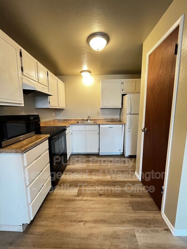 Building Photo - 1812 I St NE