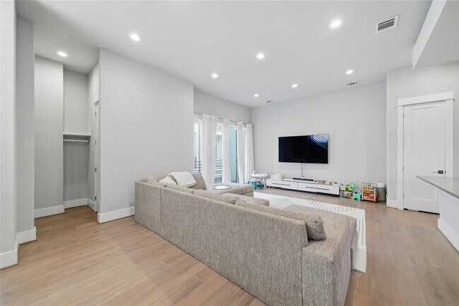 Building Photo - 1615 Wheeler Ave