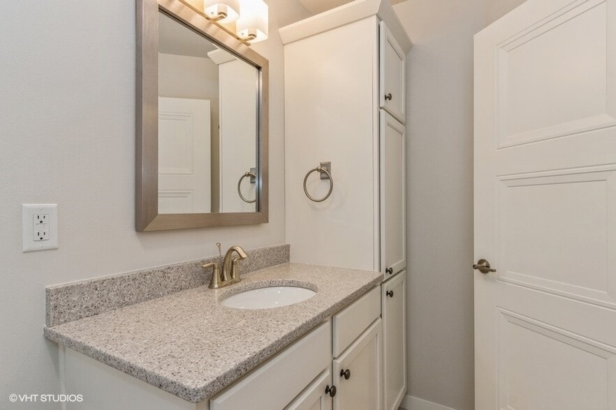 Building Photo - 2231 Saint Andrews Dr