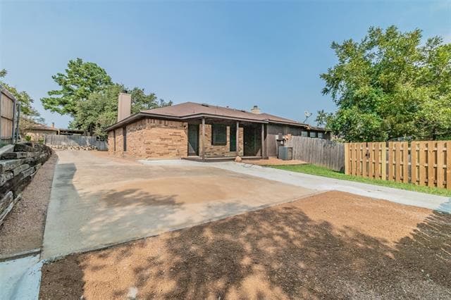 Building Photo - 2312 Shady Turf Dr