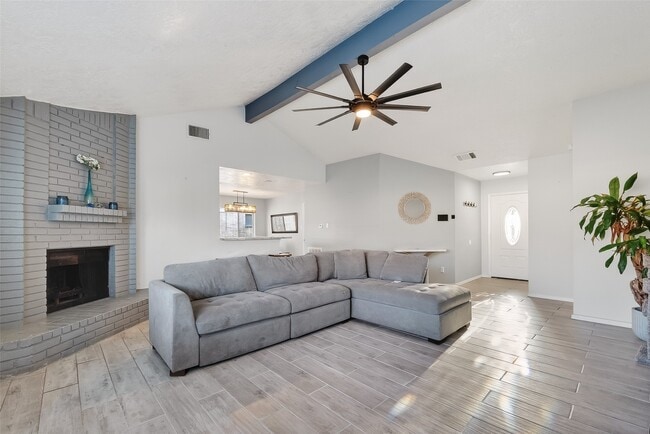 Building Photo - 2410 Colonial Ridge Dr