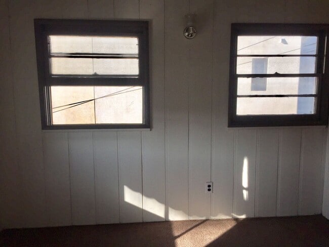 Building Photo - Silver Strand Beach - One bedroom, one bath upstairs bungalow