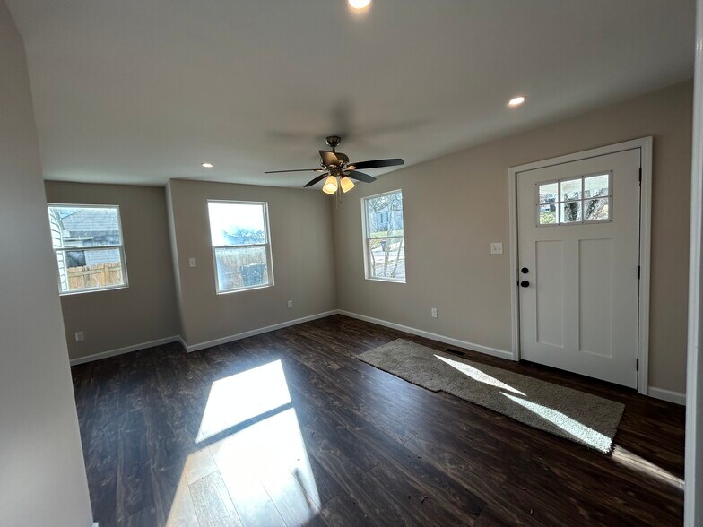 Building Photo - 612 Hillview Rd