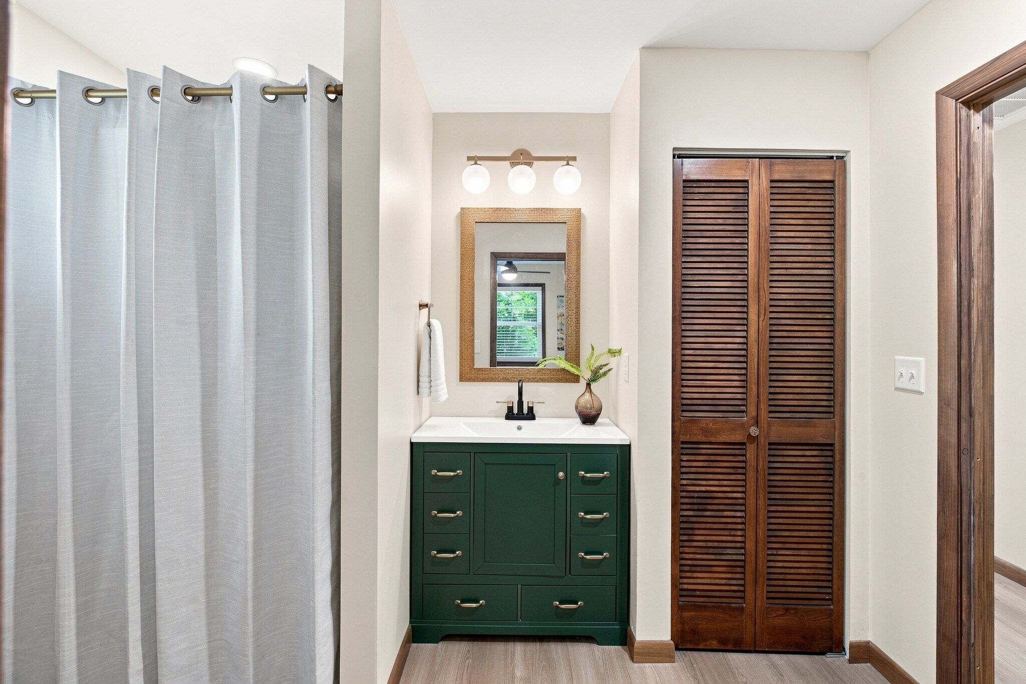 bedroom 2 bathroom - 9227 Amos Road