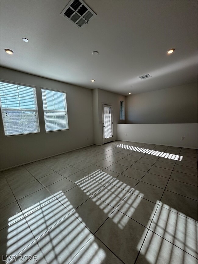 Building Photo - 5672 Sartorial St