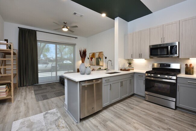 Building Photo - City Living with Sweet Specials