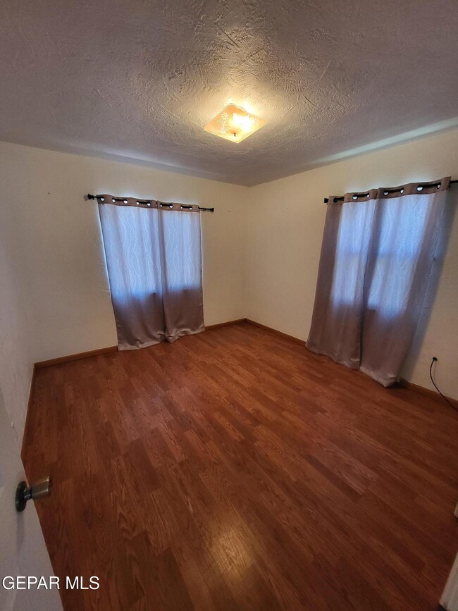 Building Photo - 3134 Van Buren Ave