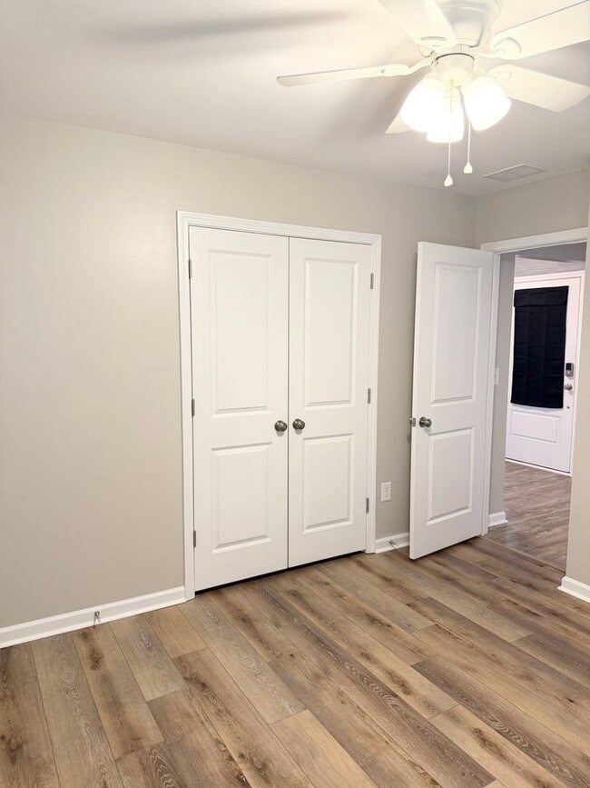 Building Photo - BEAUTIFUL 3 bedroom / 2 bathroom home available NOW!