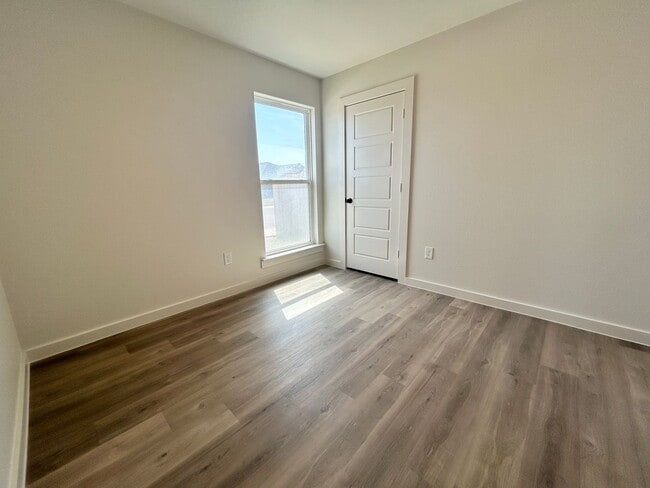 Building Photo - Brand new 3Bed/2Bath Available