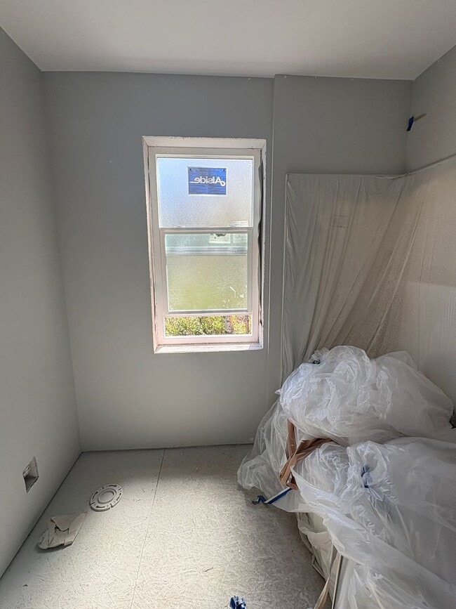 Building Photo - Brand New - Big 5 bedroom House