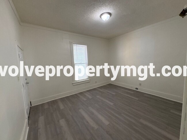 Building Photo - NEWLY RENOVATED HOME!