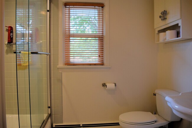 Building Photo - Beautiful 2 bed Rancher for Rent. Palmyra