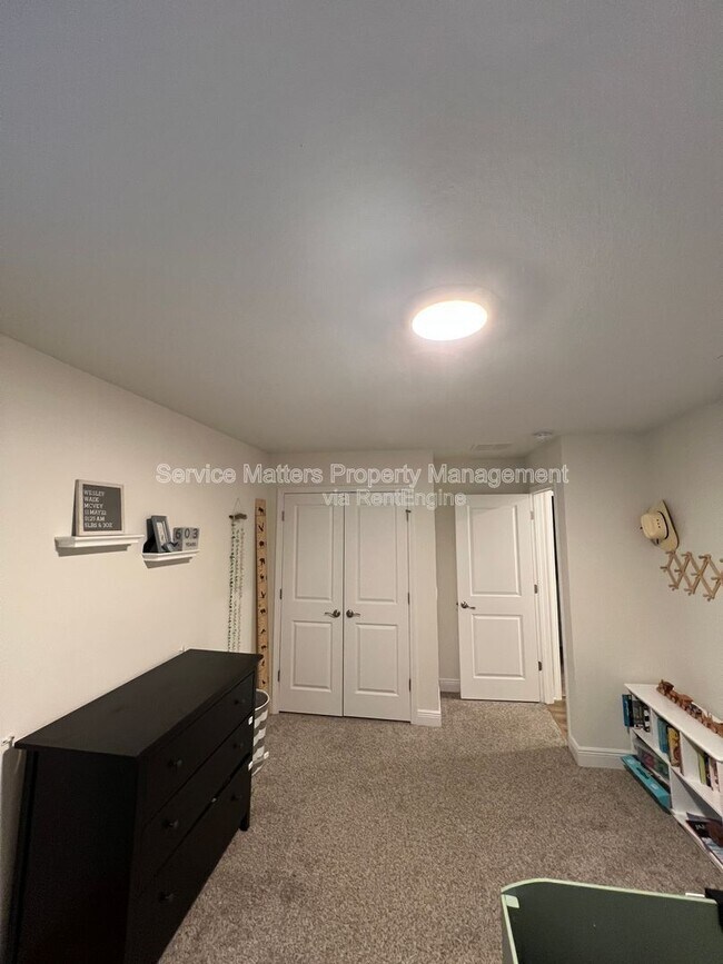 Building Photo - 4527 Plowman Ln