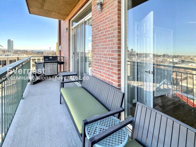 Building Photo - 3201 Shoshone St