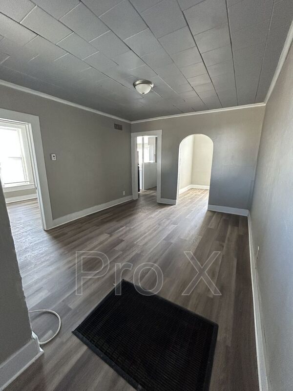 Building Photo - 316 E Park St