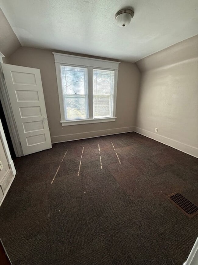 Building Photo - House for Rent 3 BR / 1 BA