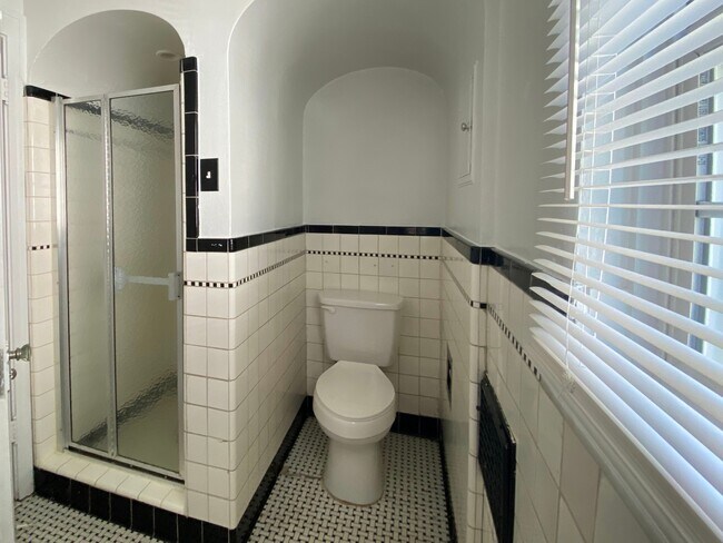 Building Photo - 3847 Revere Dr