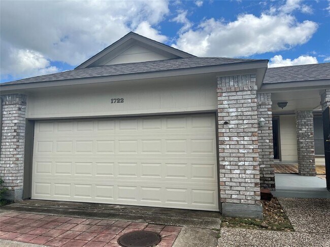 Primary Photo - 1722 Sullins Way