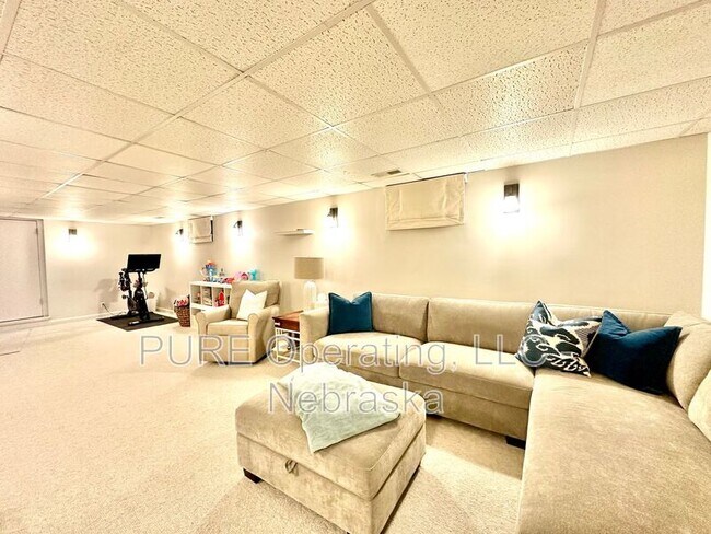 Building Photo - 4928 Happy Hollow Blvd