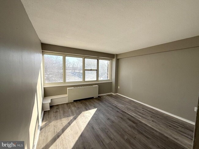 Building Photo - 207 Barclay Towers