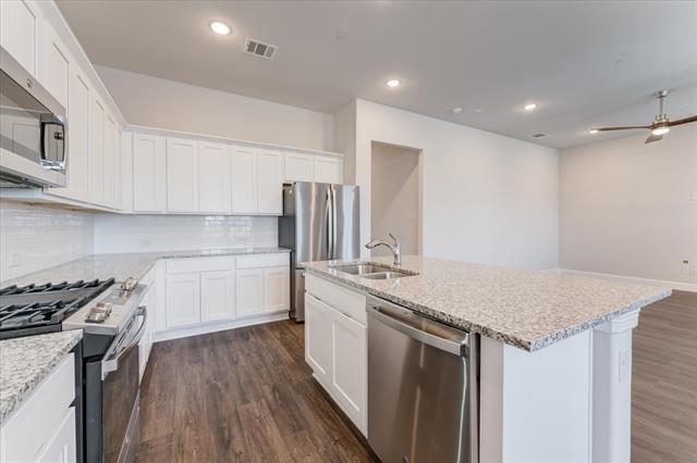 Building Photo - 6580 Iron Horse Blvd