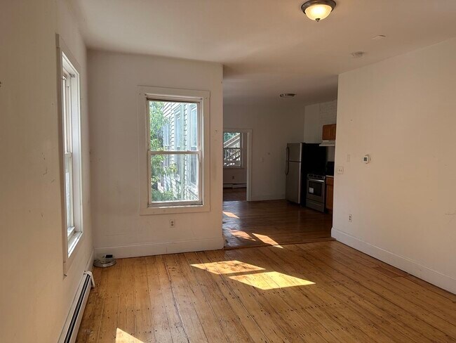 Building Photo - 14 Creighton St