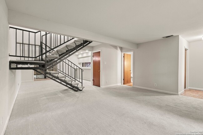 Building Photo - 162 Amistad Blvd