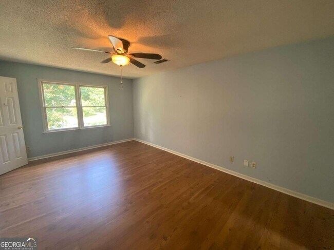 Building Photo - 4424 Oak Creek Dr