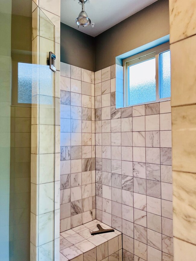 Building Photo - Custom Townhouse with Awesome Back yard