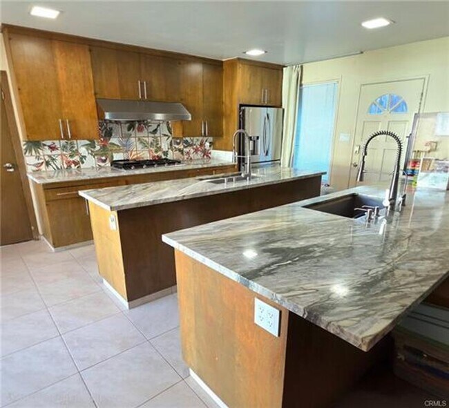 Building Photo - Rare multi-generational home