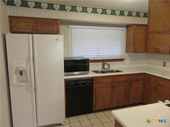 Building Photo - 139 Lone Oak St