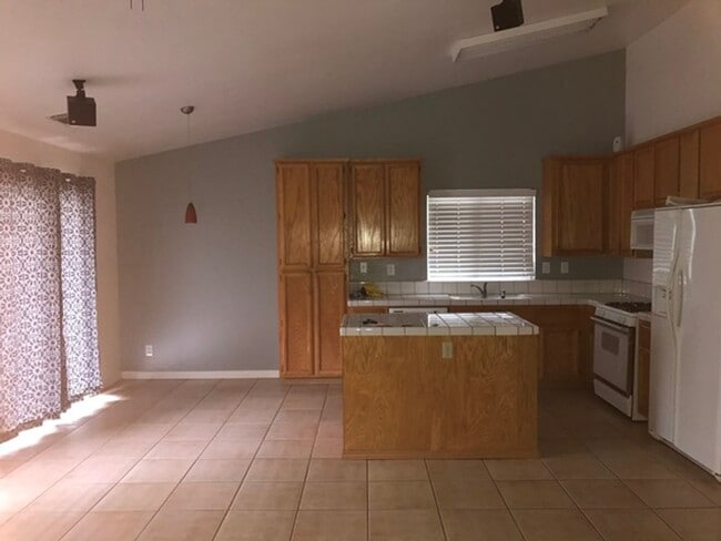 Building Photo - Nice house