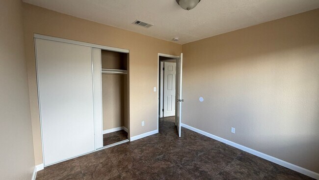 Building Photo - Two Bedroom One Bathroom Apartment in San Bernardino!