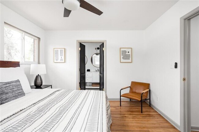 Building Photo - 1809 W 66th St