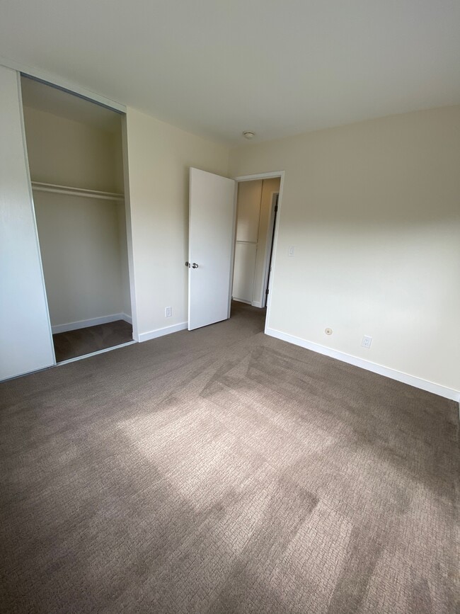 Bedroom West - 3019 Chaucer St