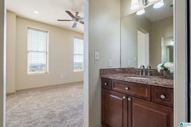 Building Photo - 2024 2nd Ave N