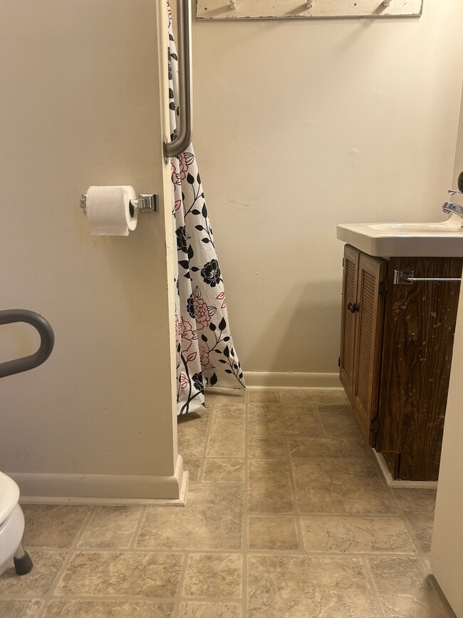 Building Photo - 673 Overlys Grove Rd