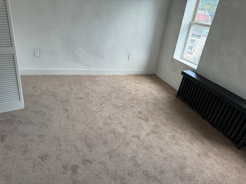 Building Photo - 214 Seneca St