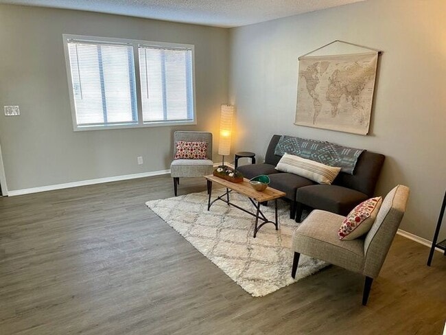 Building Photo - Cute and Convenient South Nashville Townhouse near BNA and Woodbine - Renovated