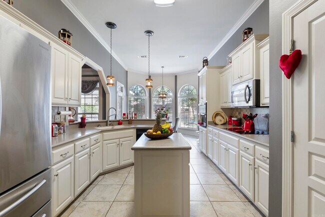 Building Photo - 37 Cypress Creek Dr