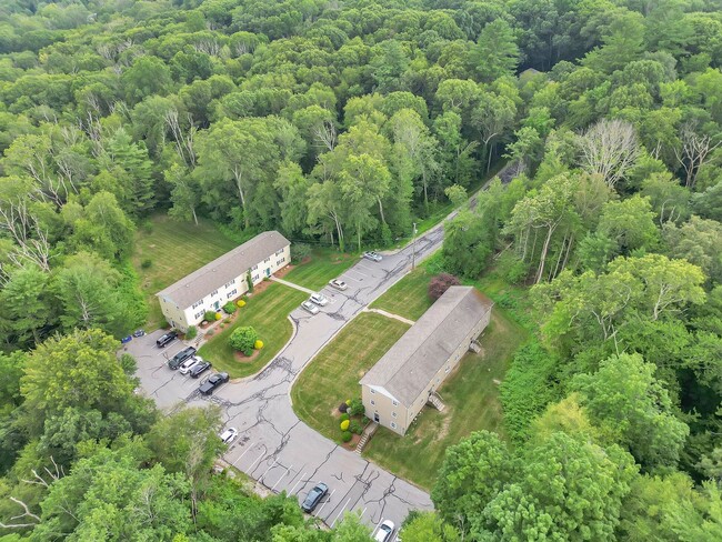 Building Photo - One bedroom apartment for rent in Andover Connecticut!