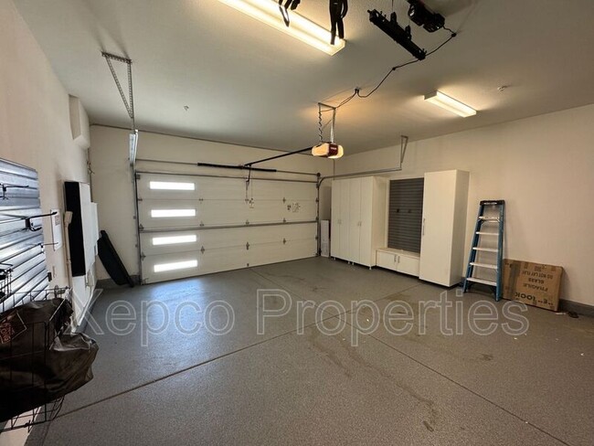 Building Photo - 74635 Tesla Dr